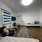 3 In Einem Haus, Ideal Bis 14 Personen Weissenthurm