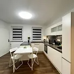 3 In Einem Haus, Ideal Bis 14 Personen Weissenthurm
