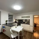 3 In Einem Haus, Ideal Bis 14 Personen Weissenthurm