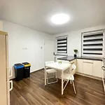 3 In Einem Haus, Ideal Bis 14 Personen * Weissenthurm