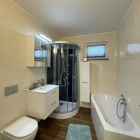 3 In Einem Haus, Ideal Bis 14 Personen Apartamento Weissenthurm