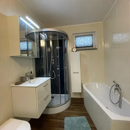 3 In Einem Haus, Ideal Bis 14 Personen Apartamento Weissenthurm