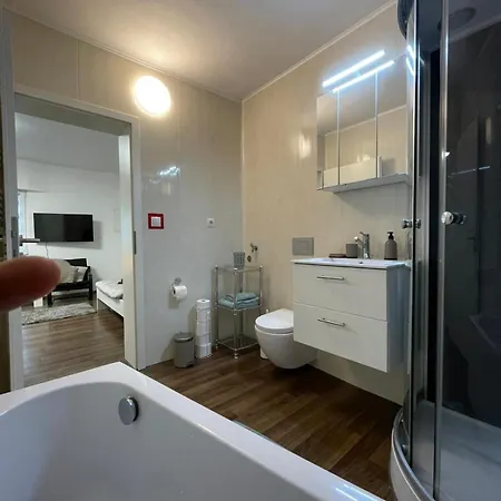 3 In Einem Haus, Ideal Bis 14 Personen Weissenthurm