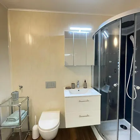 Appartement 3 In Einem Haus, Ideal Bis 14 Personen *