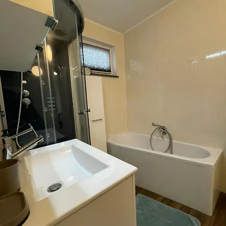 Apartment 3 In Einem Haus, Ideal Bis 14 Personen