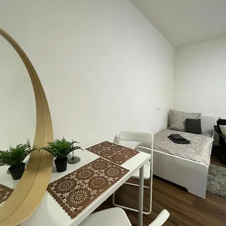 3 In Einem Haus, Ideal Bis 14 Personen Weissenthurm