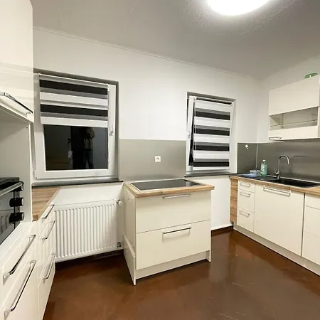 3 In Einem Haus, Ideal Bis 14 Personen * Weissenthurm