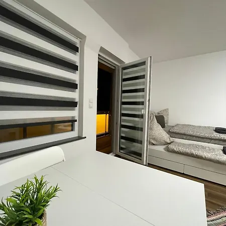 3 In Einem Haus, Ideal Bis 14 Personen Weissenthurm