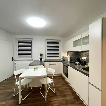 3 In Einem Haus, Ideal Bis 14 Personen Weissenthurm