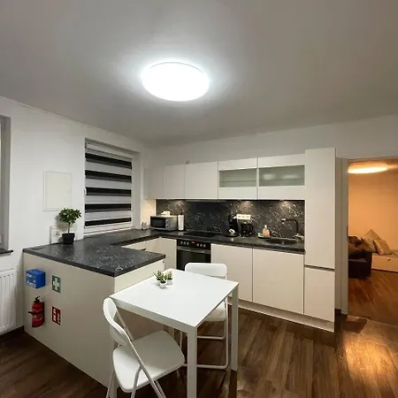 3 In Einem Haus, Ideal Bis 14 Personen Weissenthurm