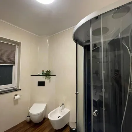 Apartment 3 In Einem Haus, Ideal Bis 14 Personen *