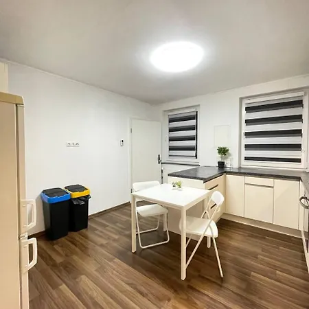 3 In Einem Haus, Ideal Bis 14 Personen * Weissenthurm