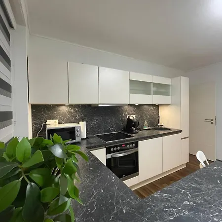 3 In Einem Haus, Ideal Bis 14 Personen