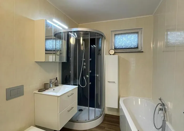 3 In Einem Haus, Ideal Bis 14 Personen Apartamento Weissenthurm