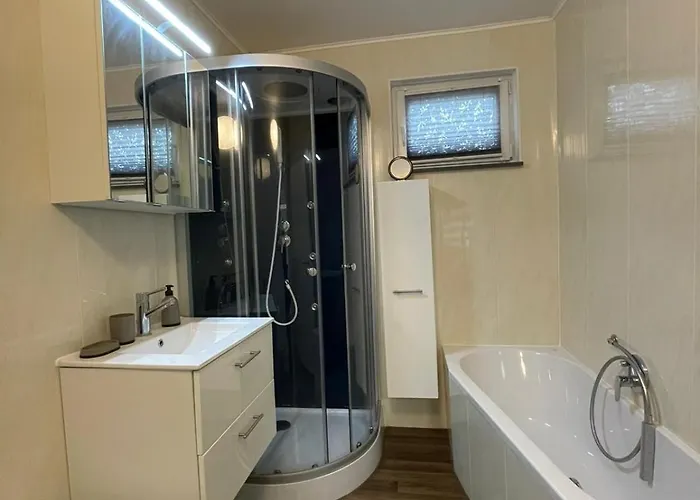 3 In Einem Haus, Ideal Bis 14 Personen Apartment Weissenthurm