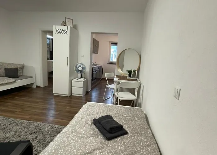 3 In Einem Haus, Ideal Bis 14 Personen *