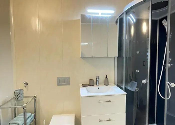 Apartment 3 In Einem Haus, Ideal Bis 14 Personen *