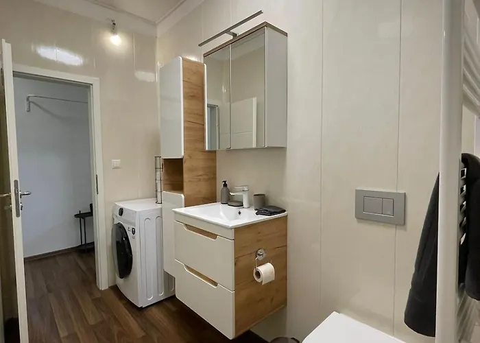 3 In Einem Haus, Ideal Bis 14 Personen