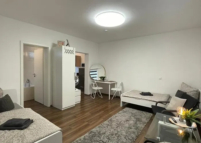 Apartment 3 In Einem Haus, Ideal Bis 14 Personen *