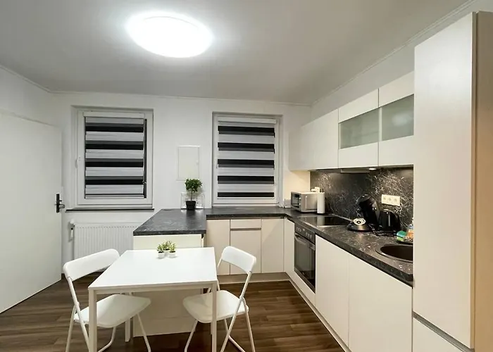 3 In Einem Haus, Ideal Bis 14 Personen Weissenthurm